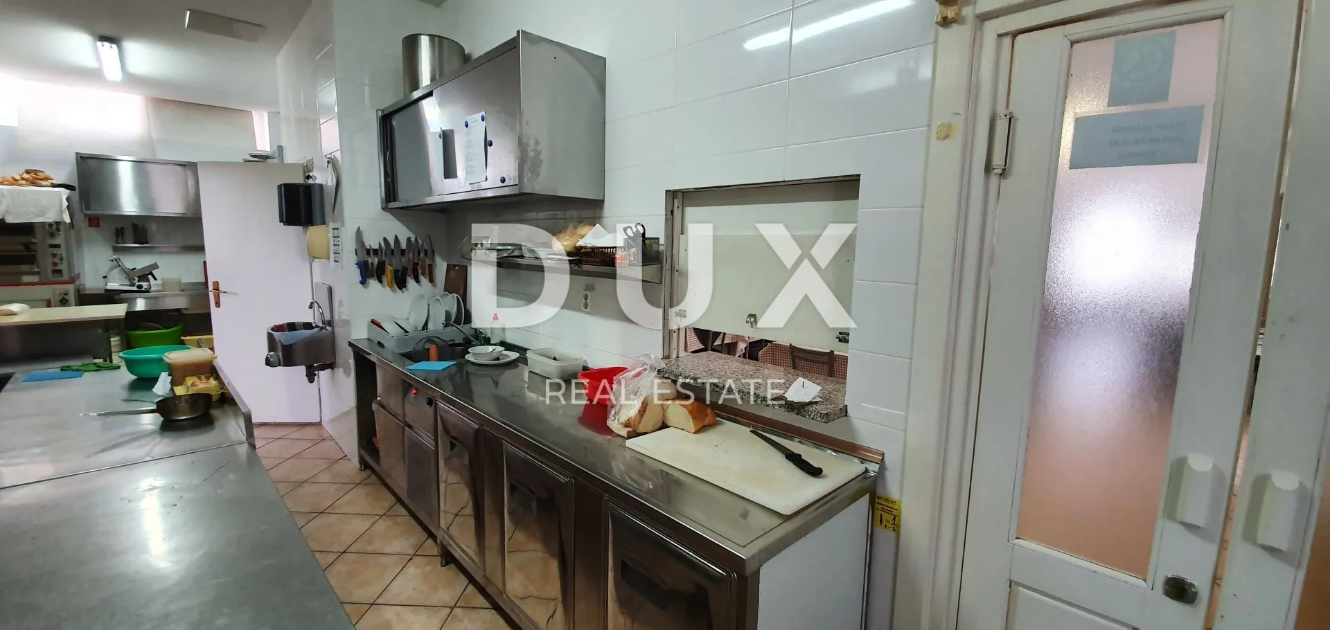 istra, kršan - poslovni prostor - restoran s uhodanim poslom 300,75m2 - slika 16