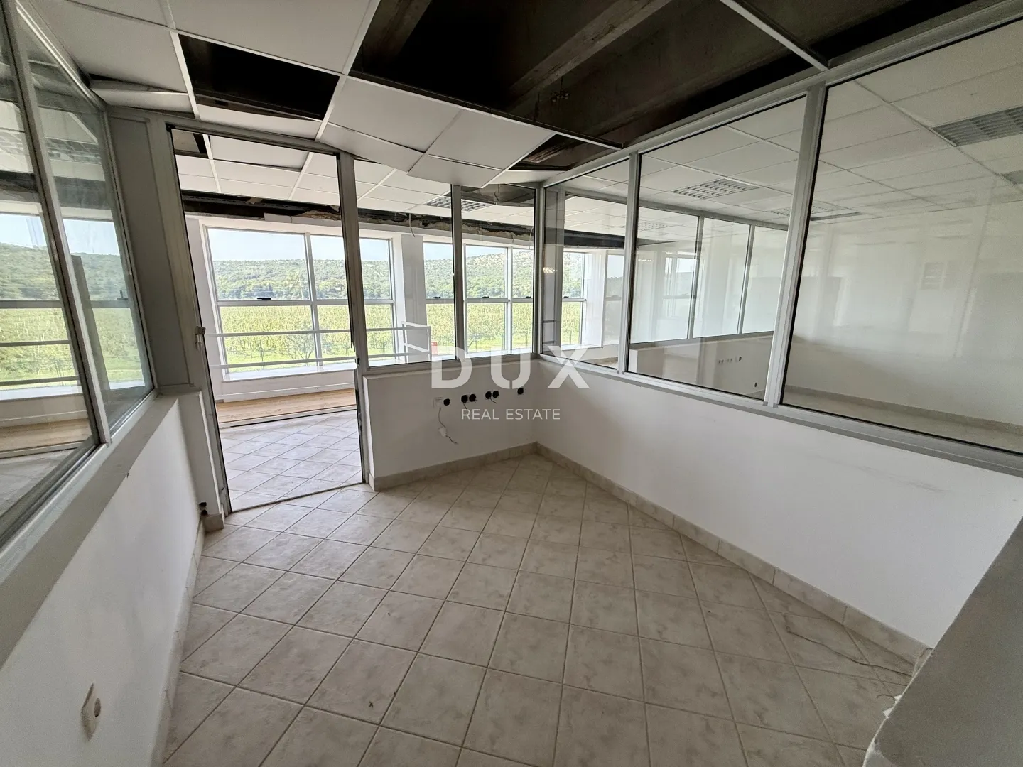 kvarner, novi vinodolski, poslovna zgrada 3.776 m2, okućnica 9362 m2 - slika 22