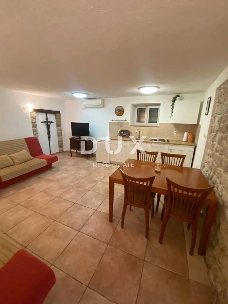 otok krk, grad krk - kuća sa 2 apartmana 100 m od mora - slika 2