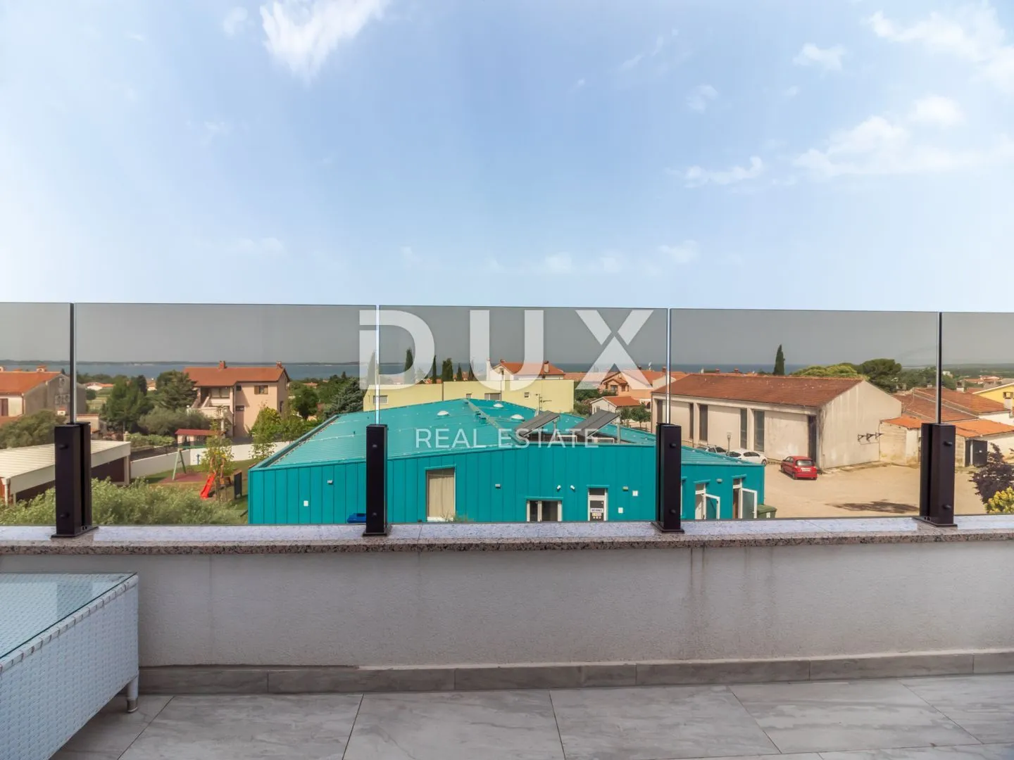 istra, peroj - atraktivna apartmanska kuća s bazenom i pogledom na more! - slika 18