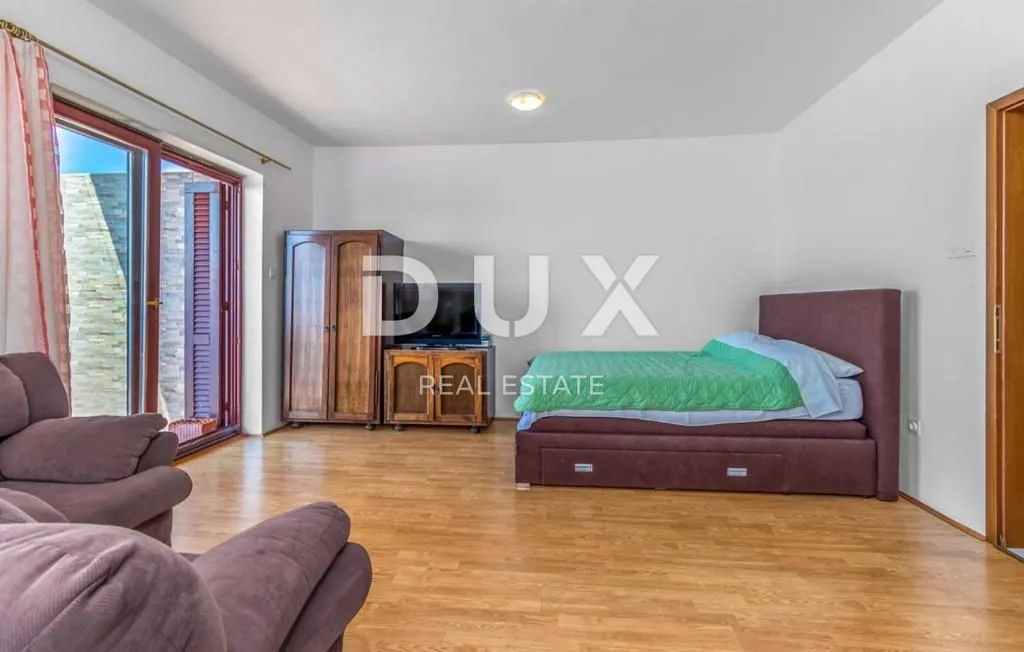 crikvenica - kuća s više apartmana i pogledom na more - slika 12