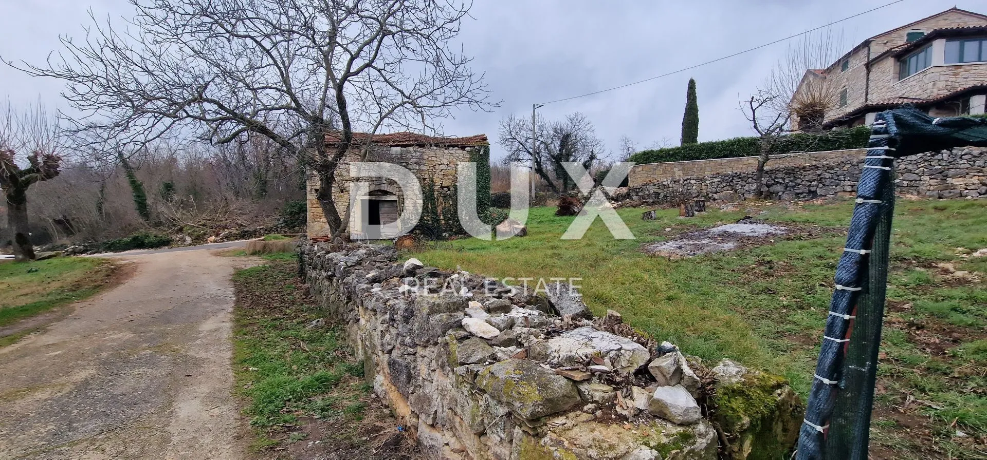 istra, motovun, okolica - dvije kuće za adaptaciju s dvorištem - slika 3