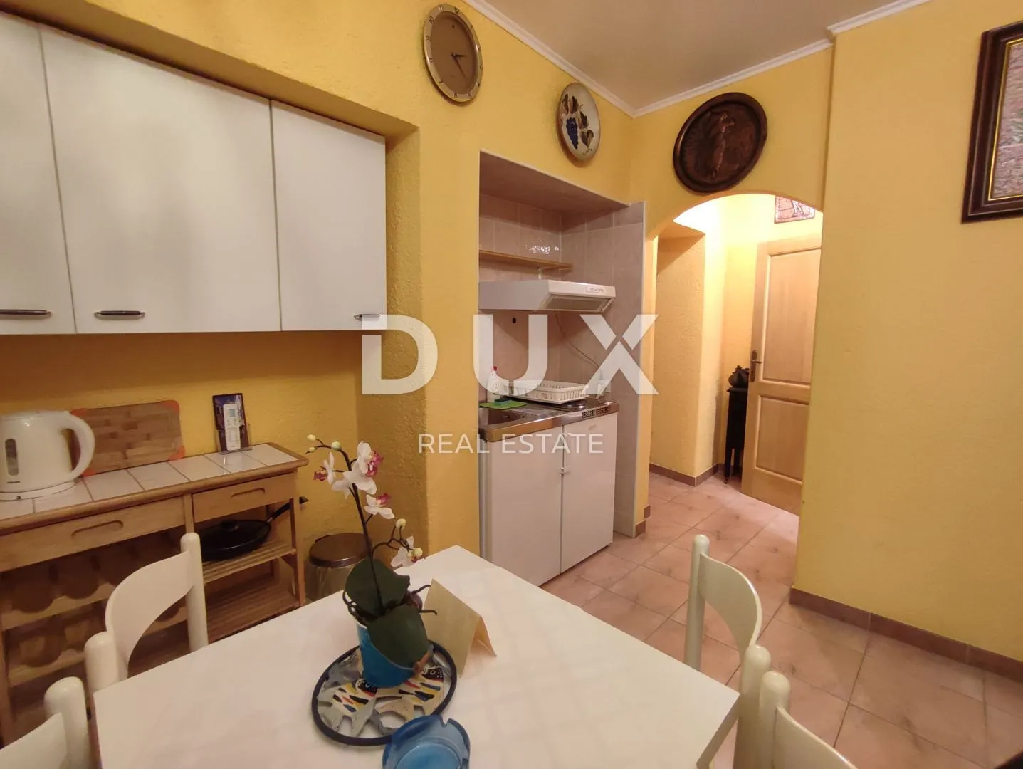 istra, rovinj - renovirana starina u samom centru grada - slika 12