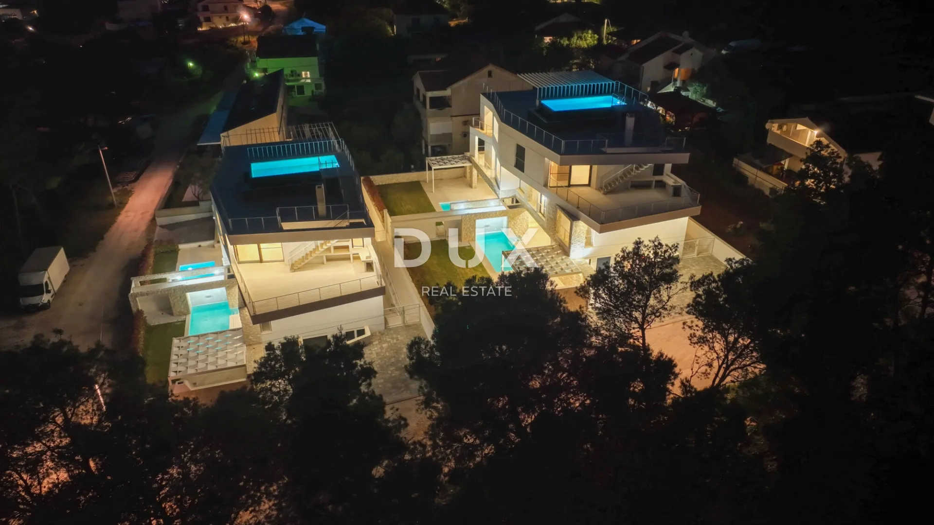 zadar, kožino, urbana vila sa 3 apartmana, 3 bazena, 9 parkinga - slika 13