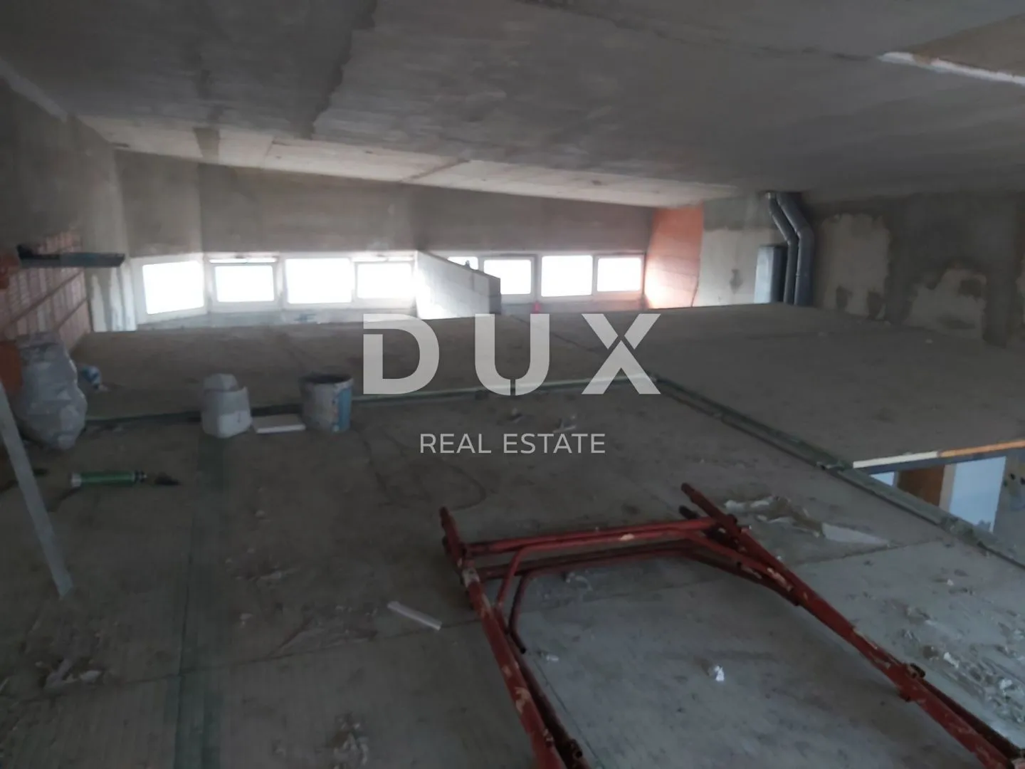 istra, pula - 12 studio apartmana i stan 80m2 u centru grada - slika 10