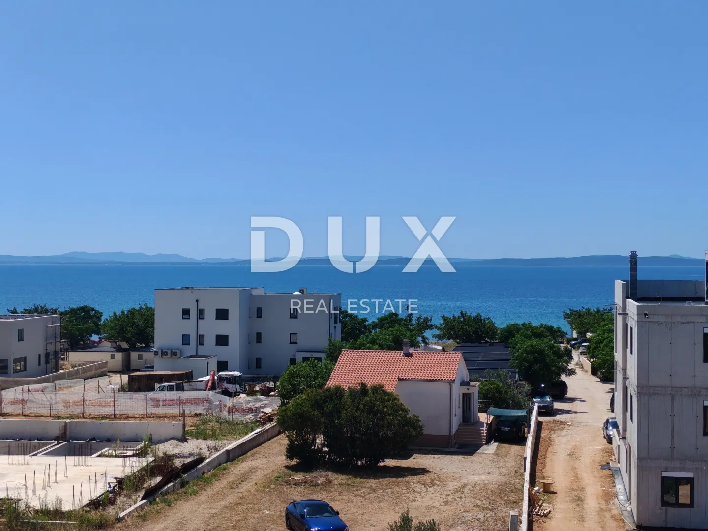 ZADAR, PRIVLAKA - Luksuzni penthouse s bazenom na krovnoj terasi! S6