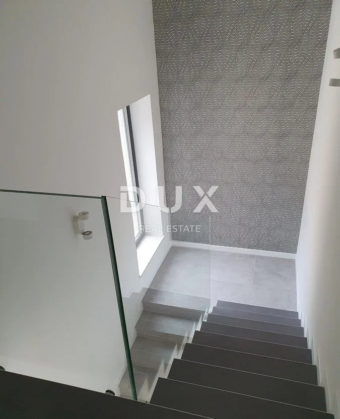 kostrena - vrhunska villa s bazenom - slika 11