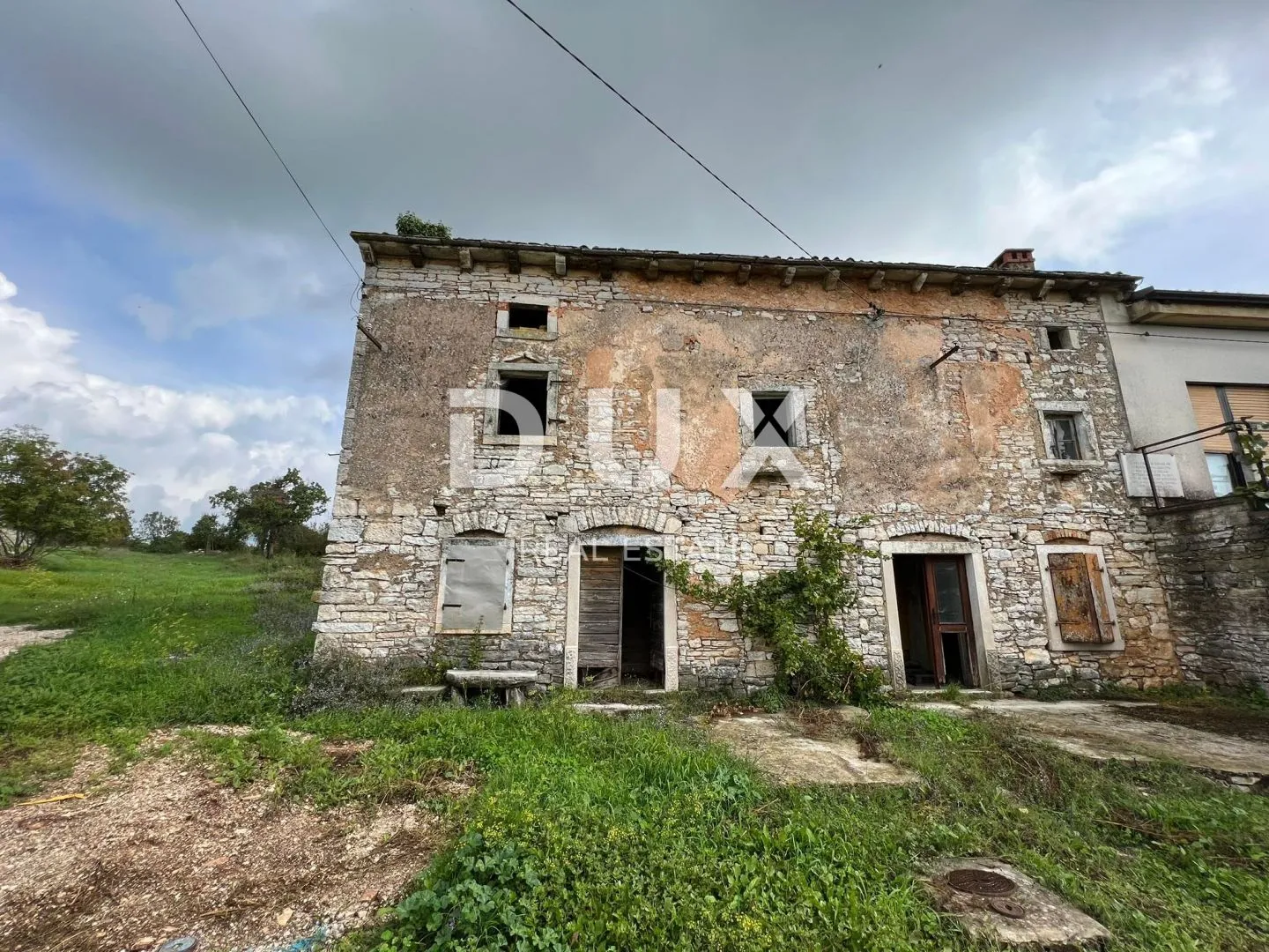 istra,barban - imanje s dva objekta za renovaciju - slika 1