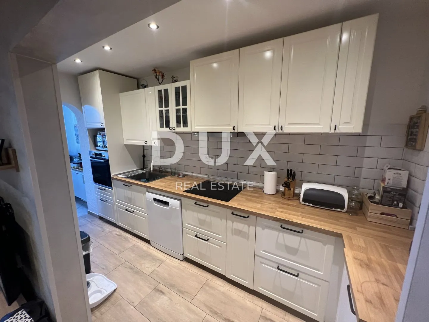 rijeka, zamet - 3s+db, terasa 55 m2, uređen! - slika 3