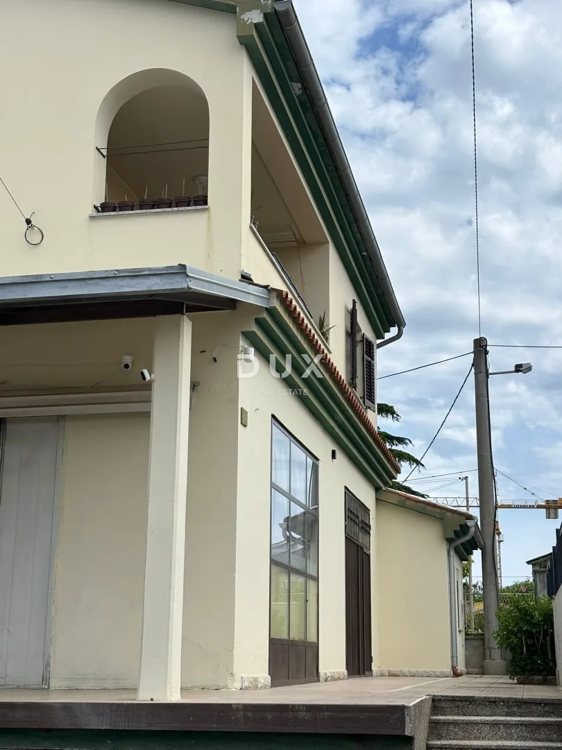 istra, pula - kuća s prostranim stanom, garažom i velikim poslovnim prostorom! - slika 40