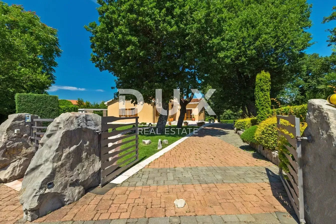 ISTRA, LABIN - Luksuzna vila s panoramskim pogledom