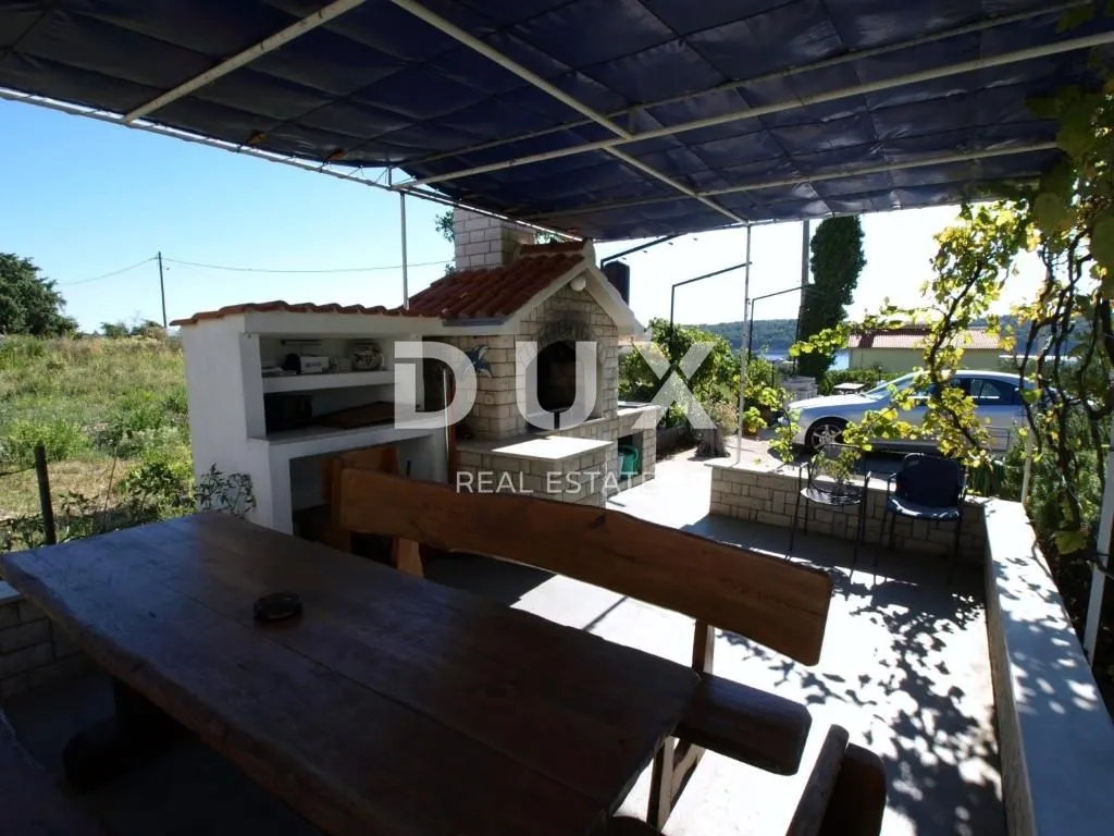 otok rab, barbat - vila sa 5 apartmana i bazenom - slika 6