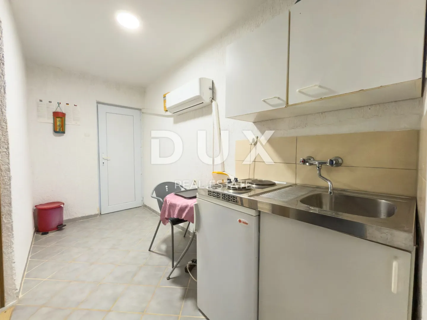 otok krk, baška - kuća s 5 apartmana i velikom okućnicom - slika 20