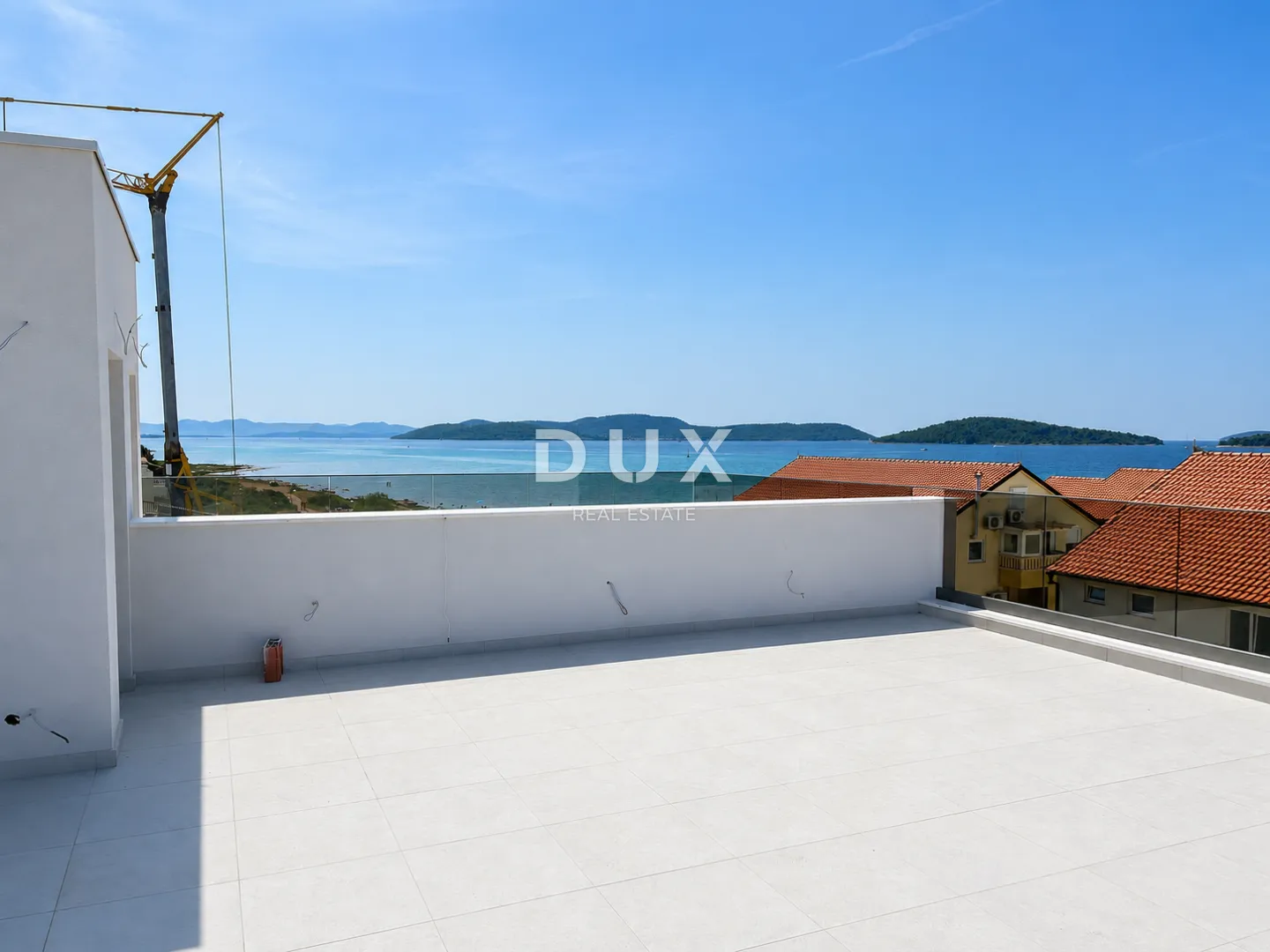 vodice, srima – penthouse s liftom, krovna terasa 109 m², 70m od plaže - slika 6