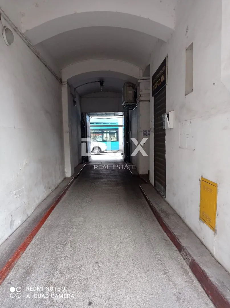zagreb, poslovni prostor - 333 m2 u strogom centru - slika 1