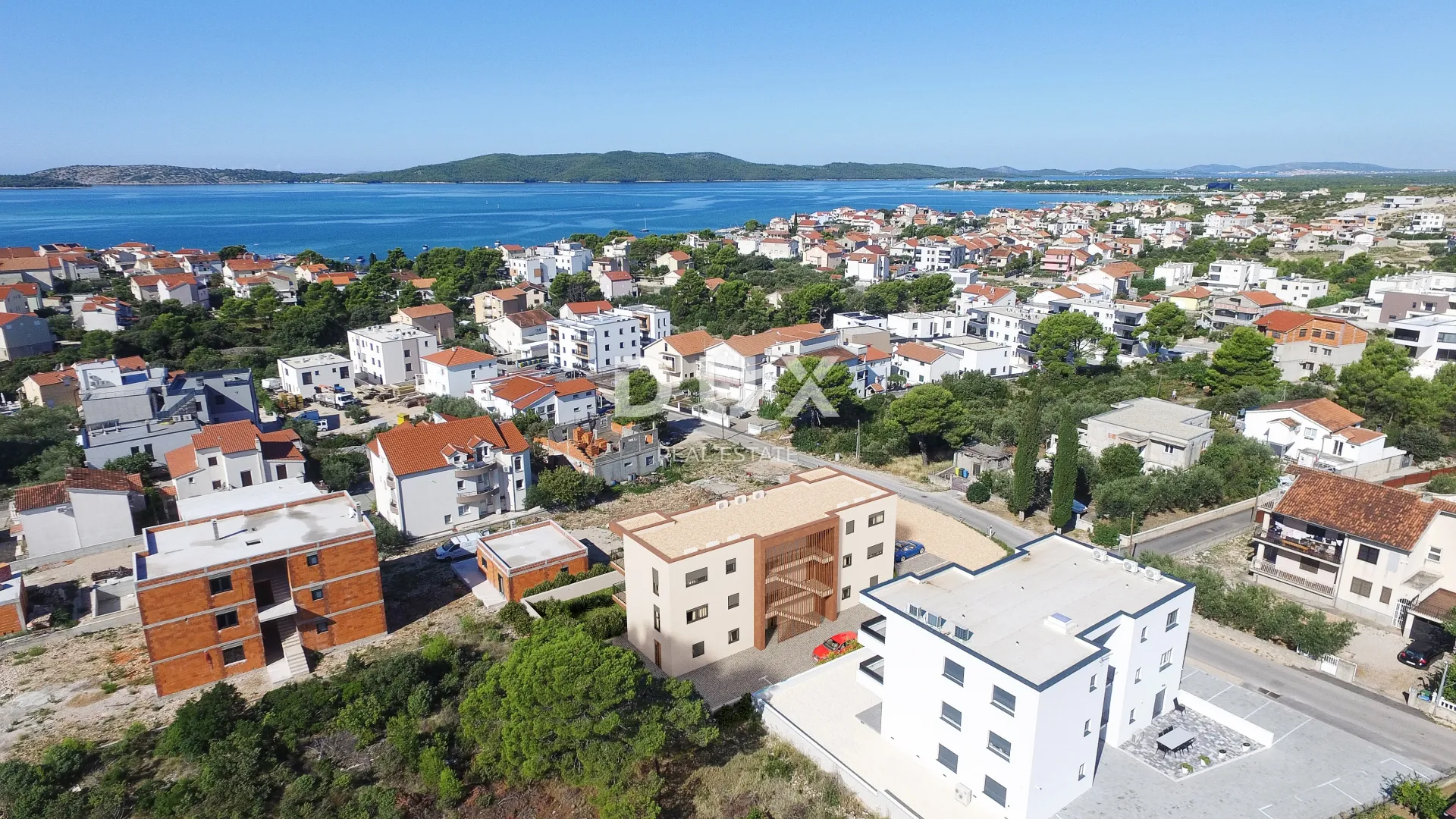 šibenik, brodarica - prekrasan dvosoban stan u prizemlju s3 s velikim vrtom i terasom - slika 10