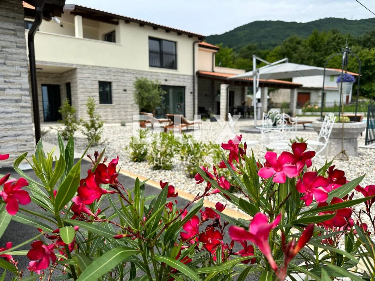 OPATIJA, POLJANE - Prekrasna vila s bazenom i pogledom na more na osami, blizina Opatije - Poljane, Opatija