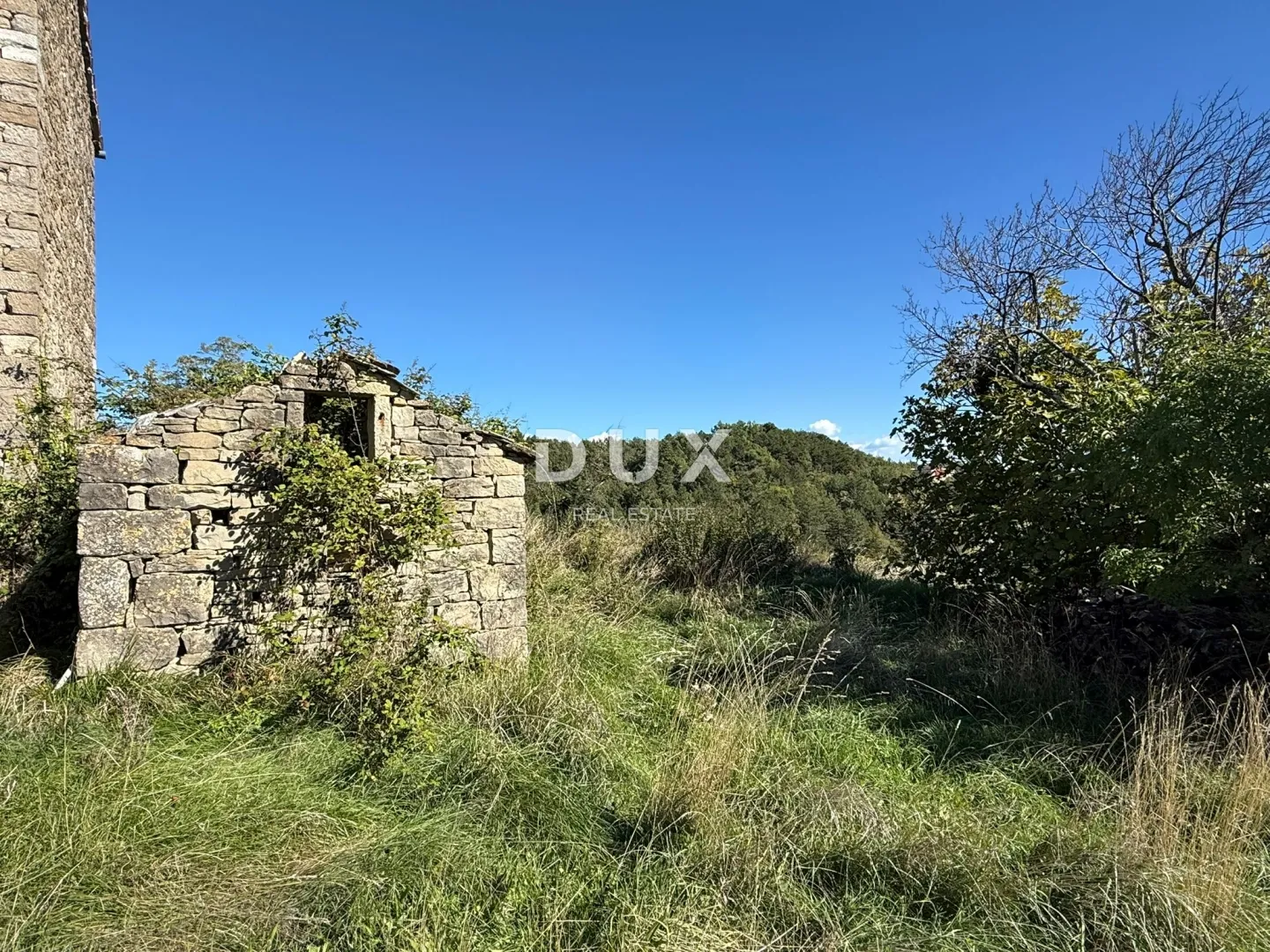 istra,grožnjan - samostojeća kamena kuća s pogledom na more - slika 3