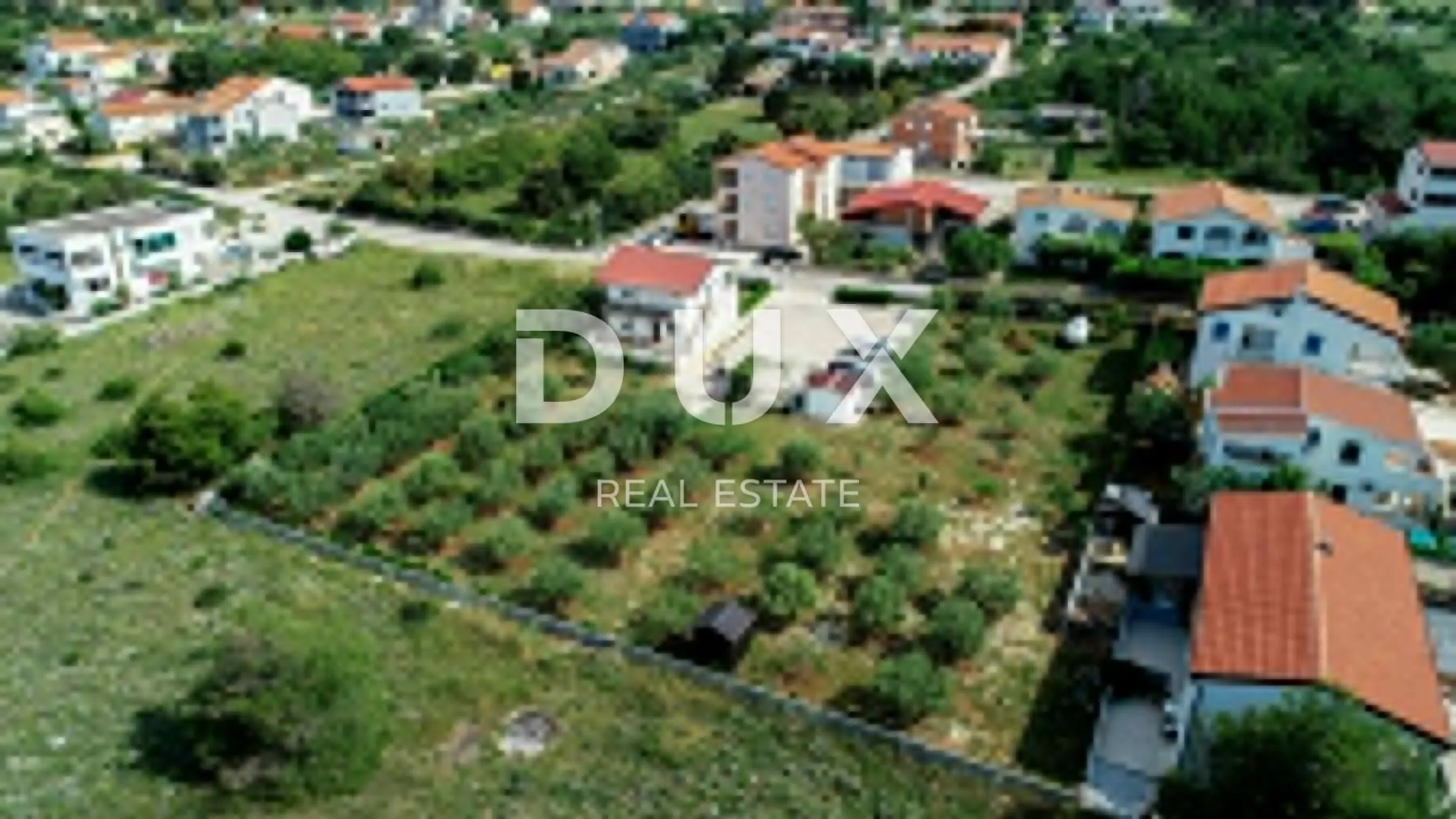 otok vir - apartmanska kuća na prostranoj parceli - slika 17