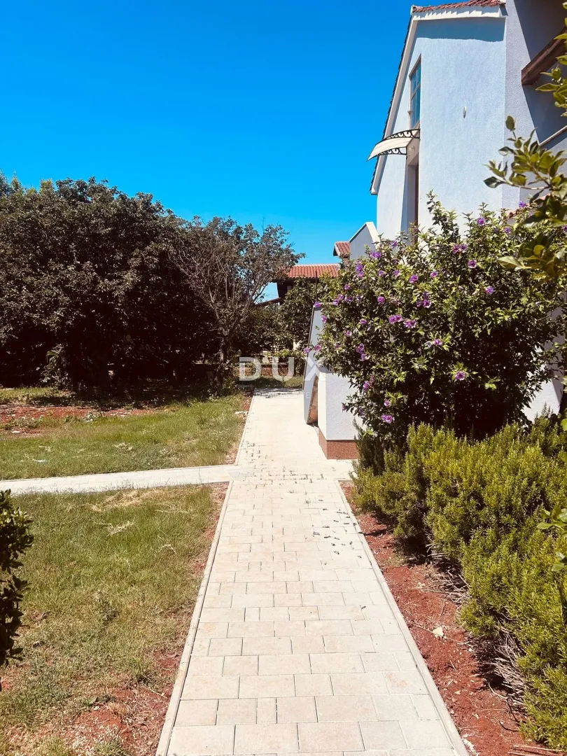 istra, poreč - prostrani renovirani stan s vrtom - slika 31