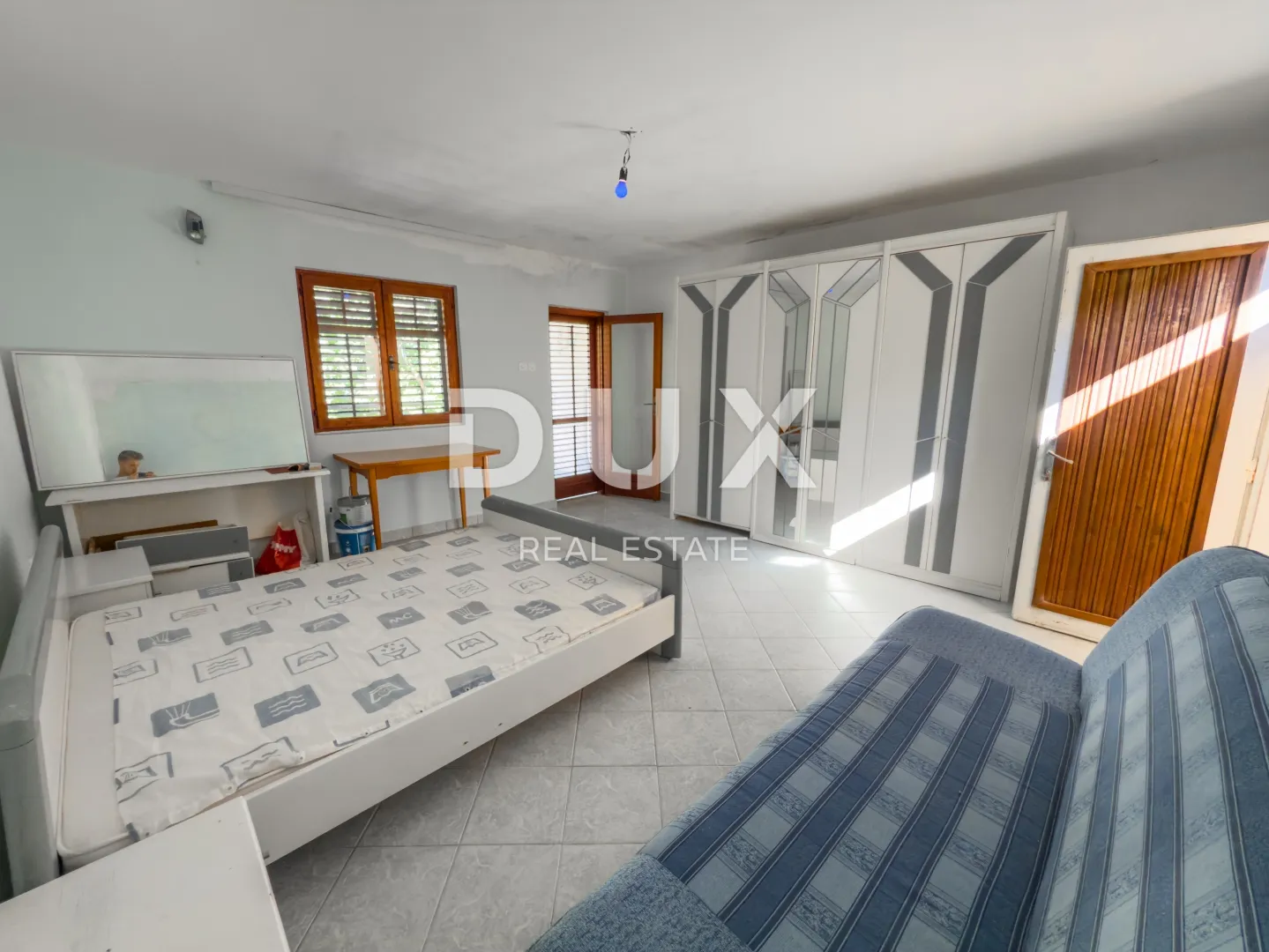 otok krk, baška (okolica) - kamena kuća s velikom okućnicom - slika 26