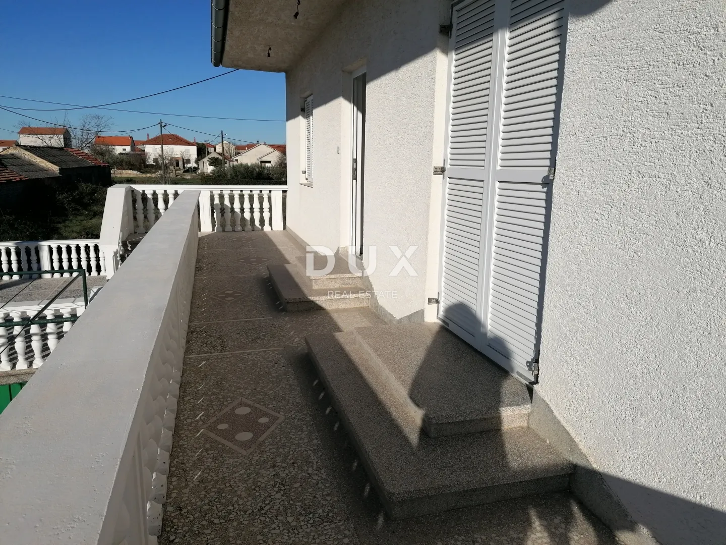 zadar, zemunik - prilika! renovirana obiteljska kuća - slika 7
