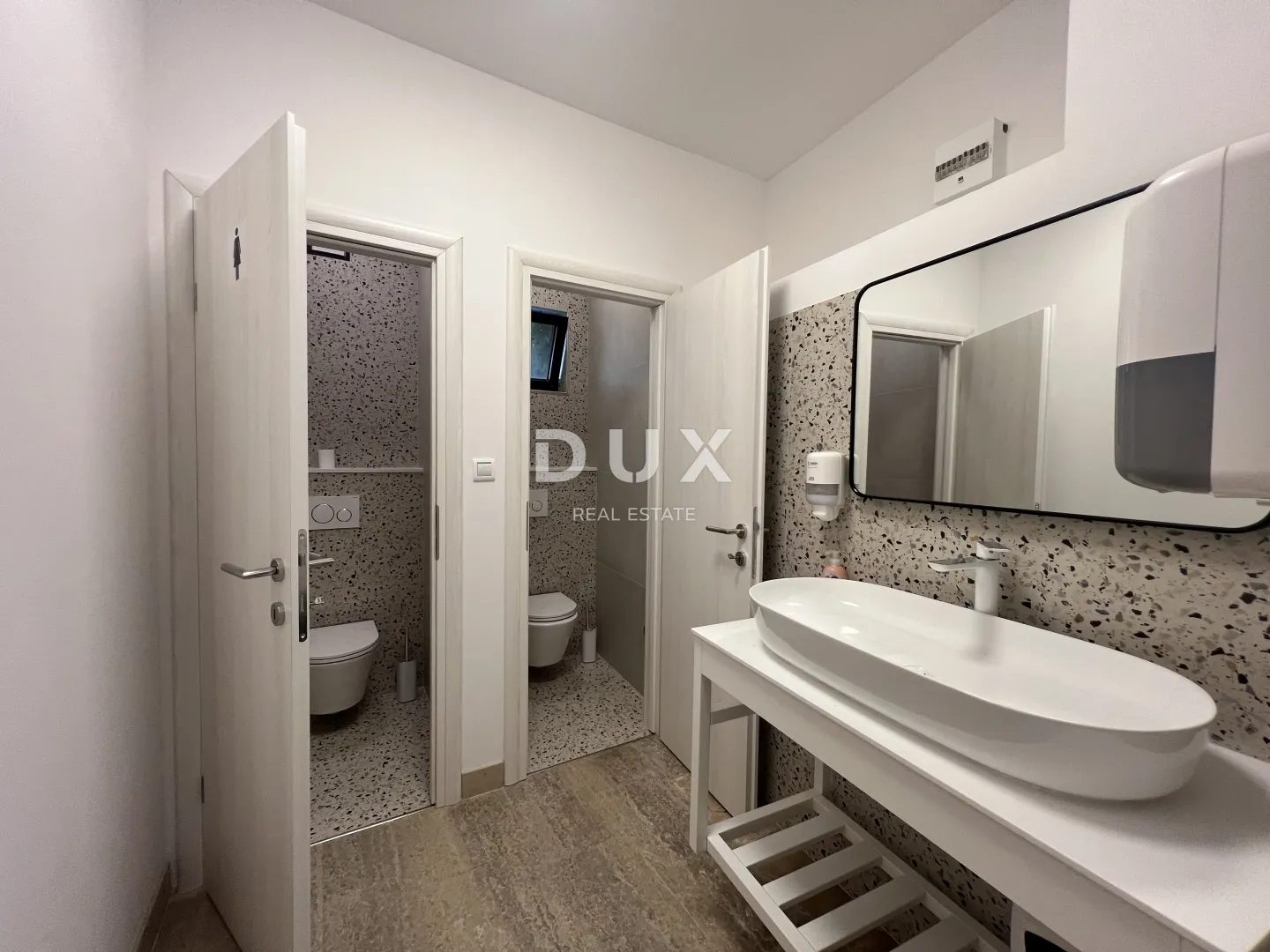 rijeka, kantrida - poslovna zgrada od 100 m2 - slika 8
