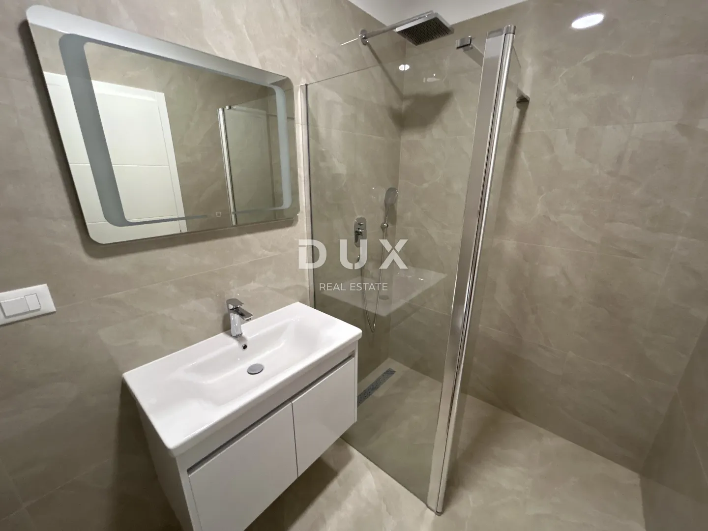 šibenik, vodice – duplex s bazenom i trajnim, otvorenim pogledom - slika 28