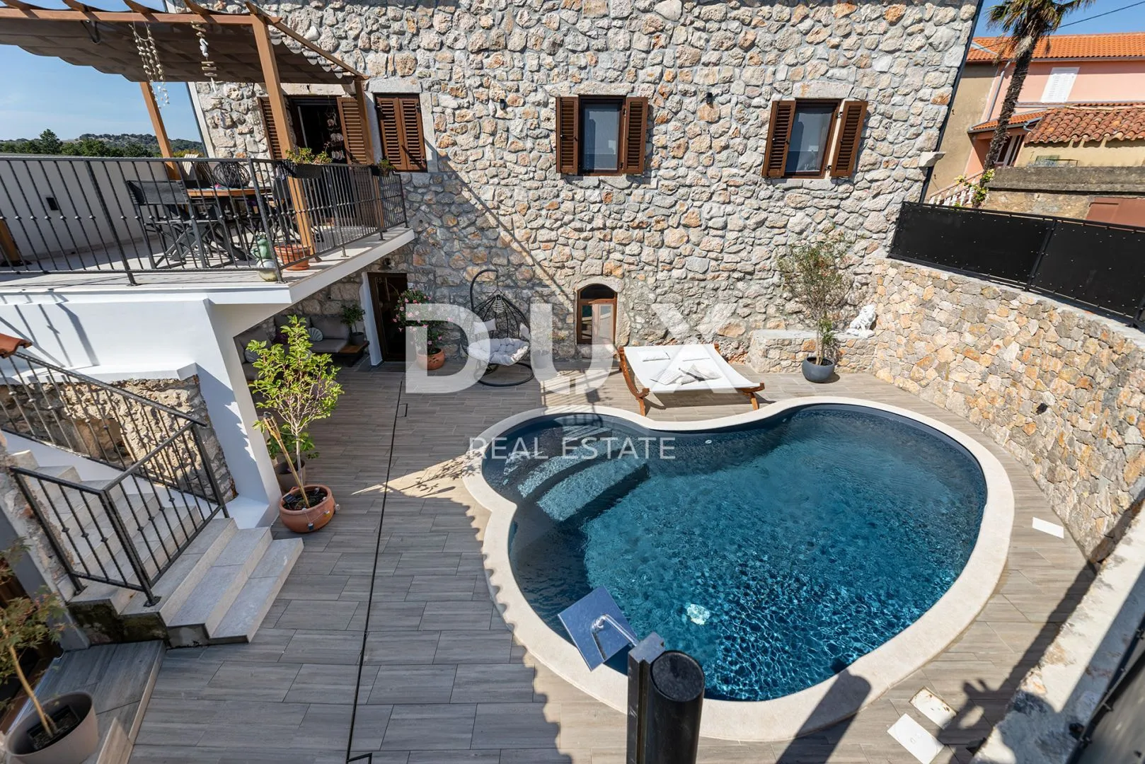 otok krk - luksuzna kamena vila s bazenom - slika 11