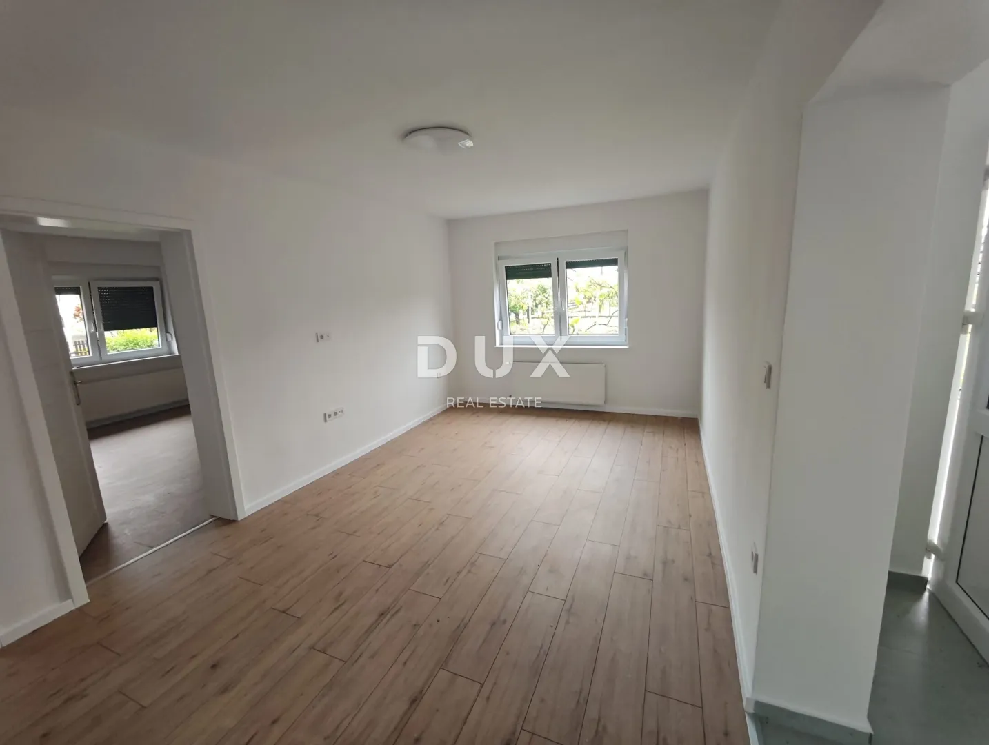 petrinja - komplet renovirana kuća s garažom - slika 11