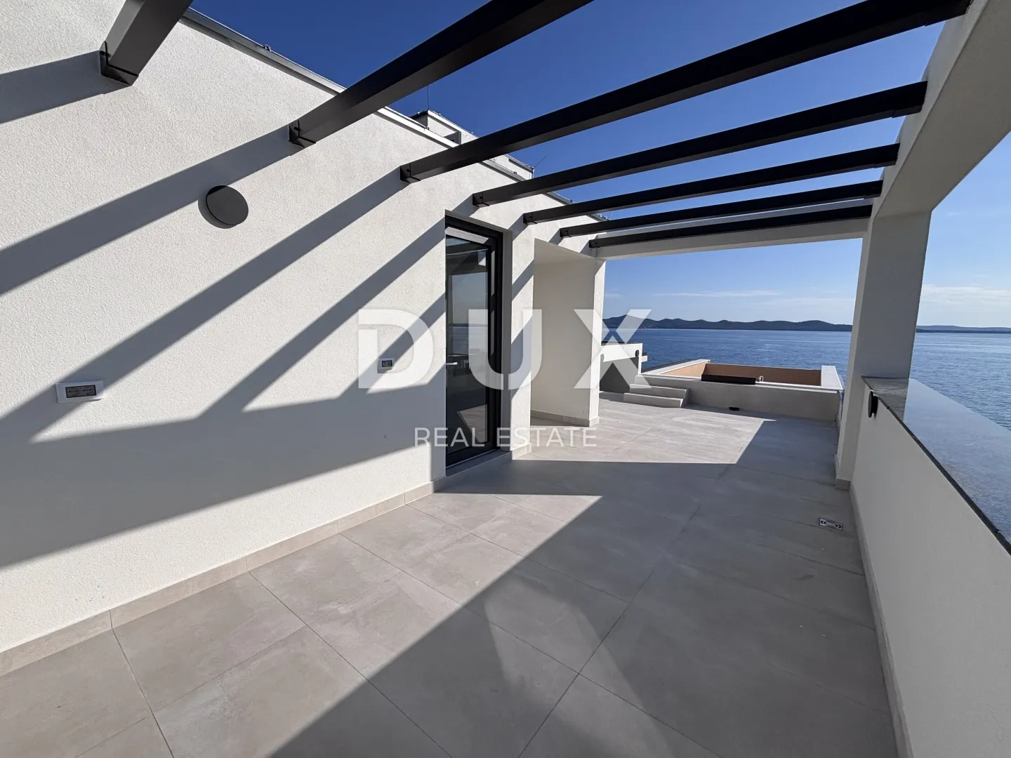 ZADAR, KOŽINO - Neponovljivi penthouse 100 metara od plaže sa spektakularnim pogledom na more i grijanim bazenom na krovnoj terasi! S4 - Kožino, Zadar