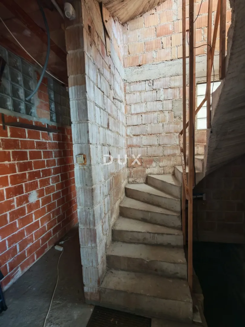 istra, pula - kuća 250m2, 700m od mora - slika 10
