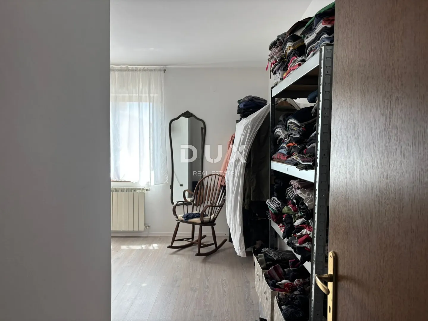 istra, pula - kuća s prostranim stanom, garažom i velikim poslovnim prostorom! - slika 25