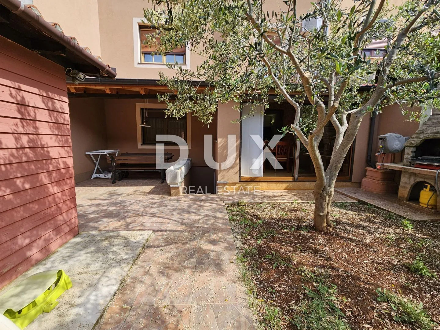 istra, pula - kvalitetna obiteljska apartmanska kuća na atraktivnoj lokaciji - slika 94