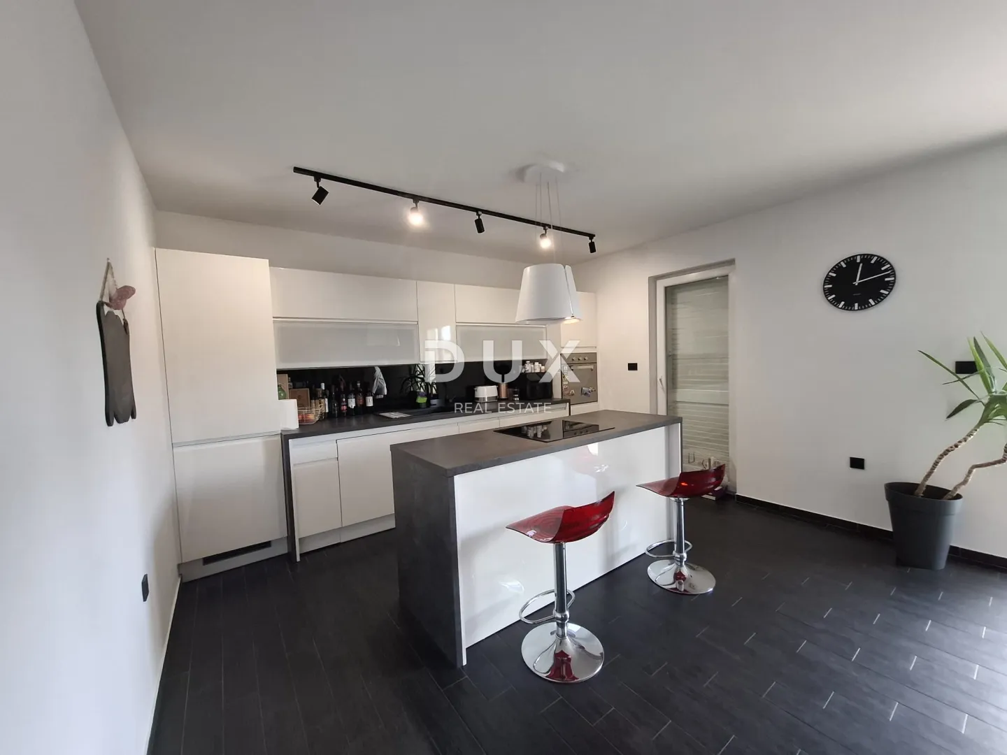 ISTRA, PULA- Dvoetažni stan 127 m2 na odličnoj lokaciji