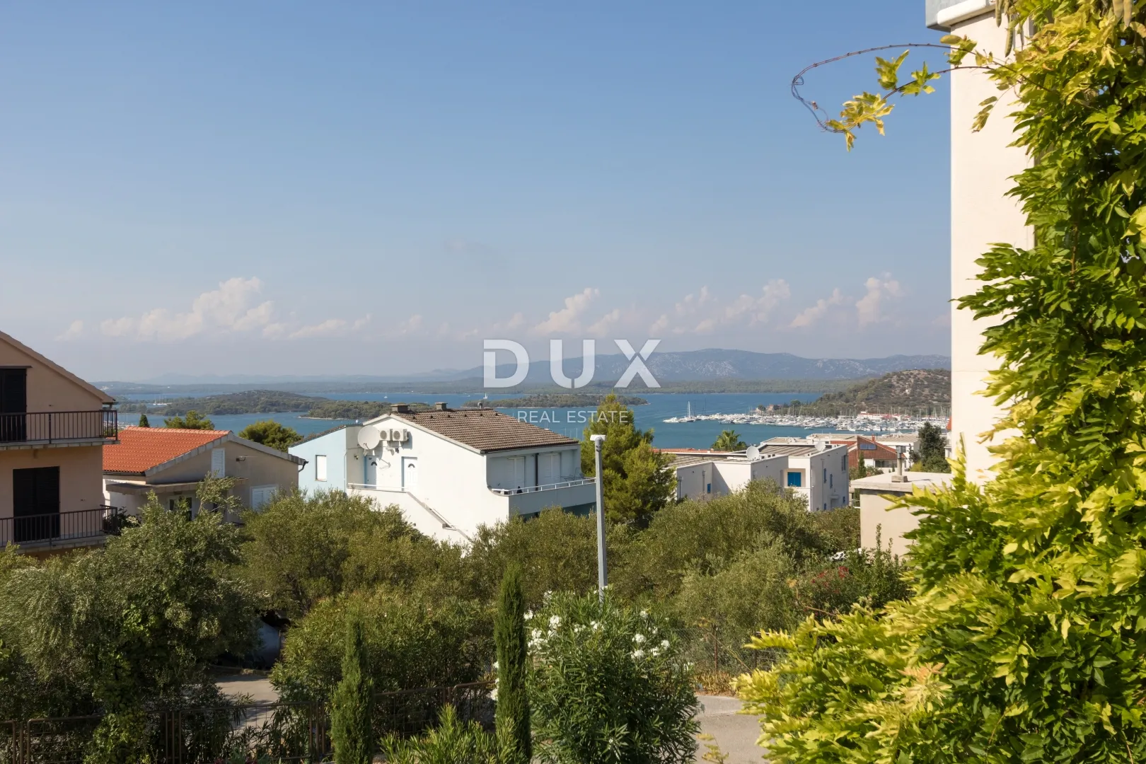 dalmacija, otok murter, dvojna kamena kuća, 148 m2, bazen - slika 24