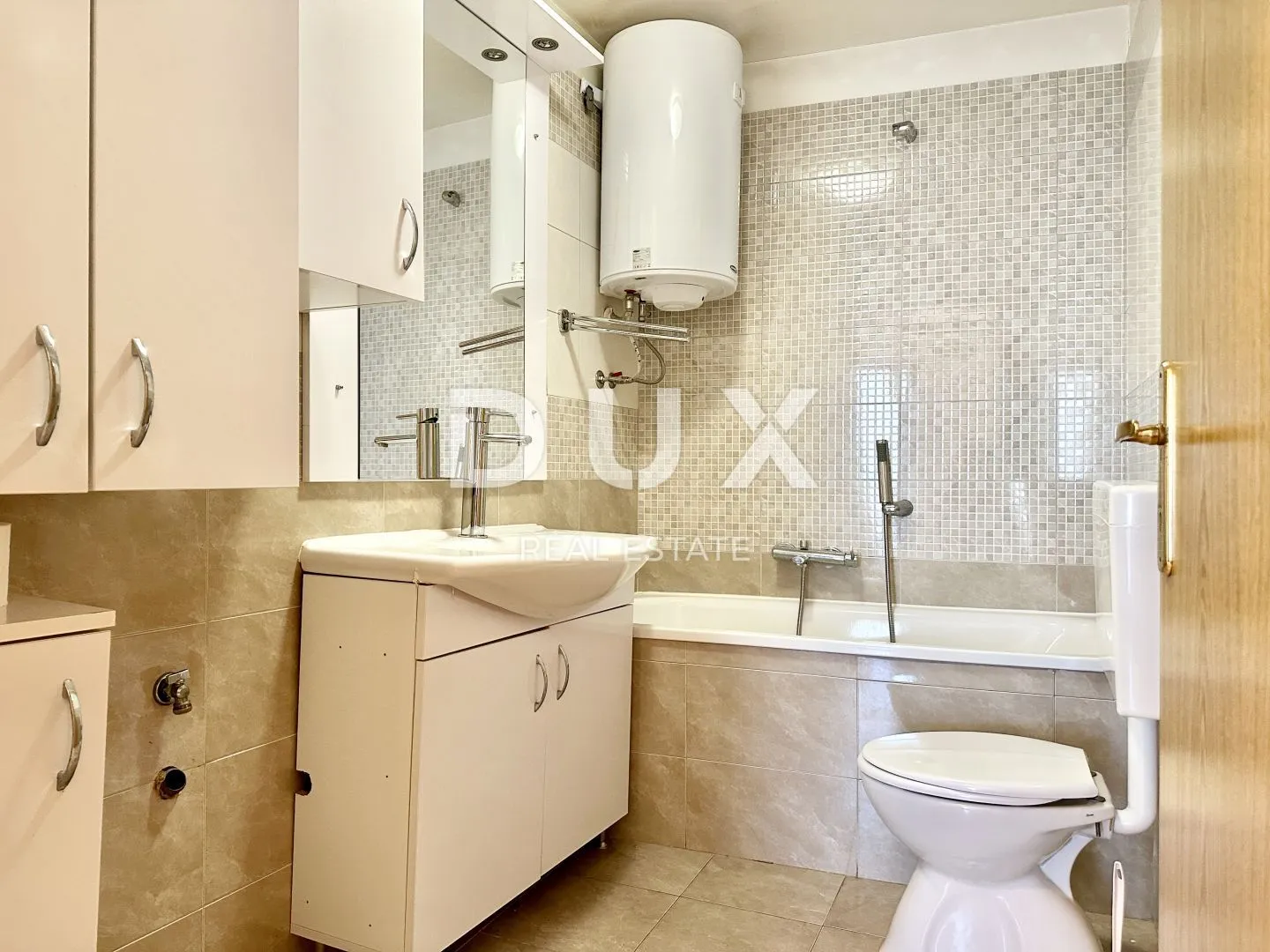 istra, umag - etaža u centru grada, 1. kat, 100 m2 - slika 6