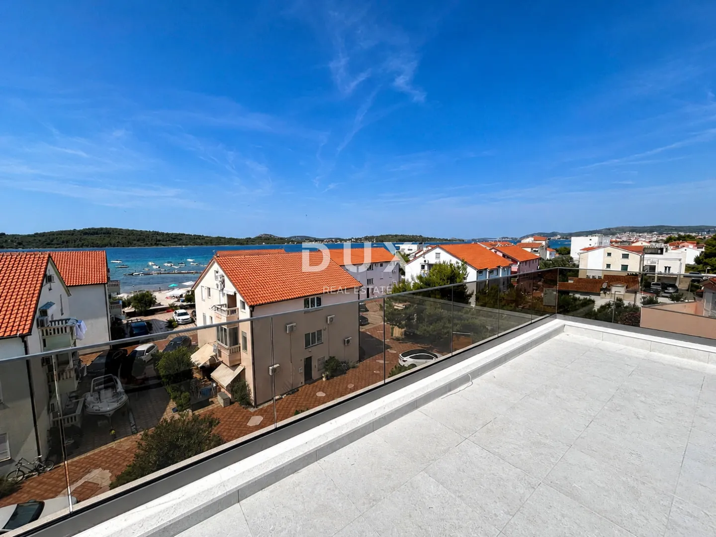 vodice, srima – penthouse s liftom, krovna terasa 109 m², 70m od plaže - slika 28