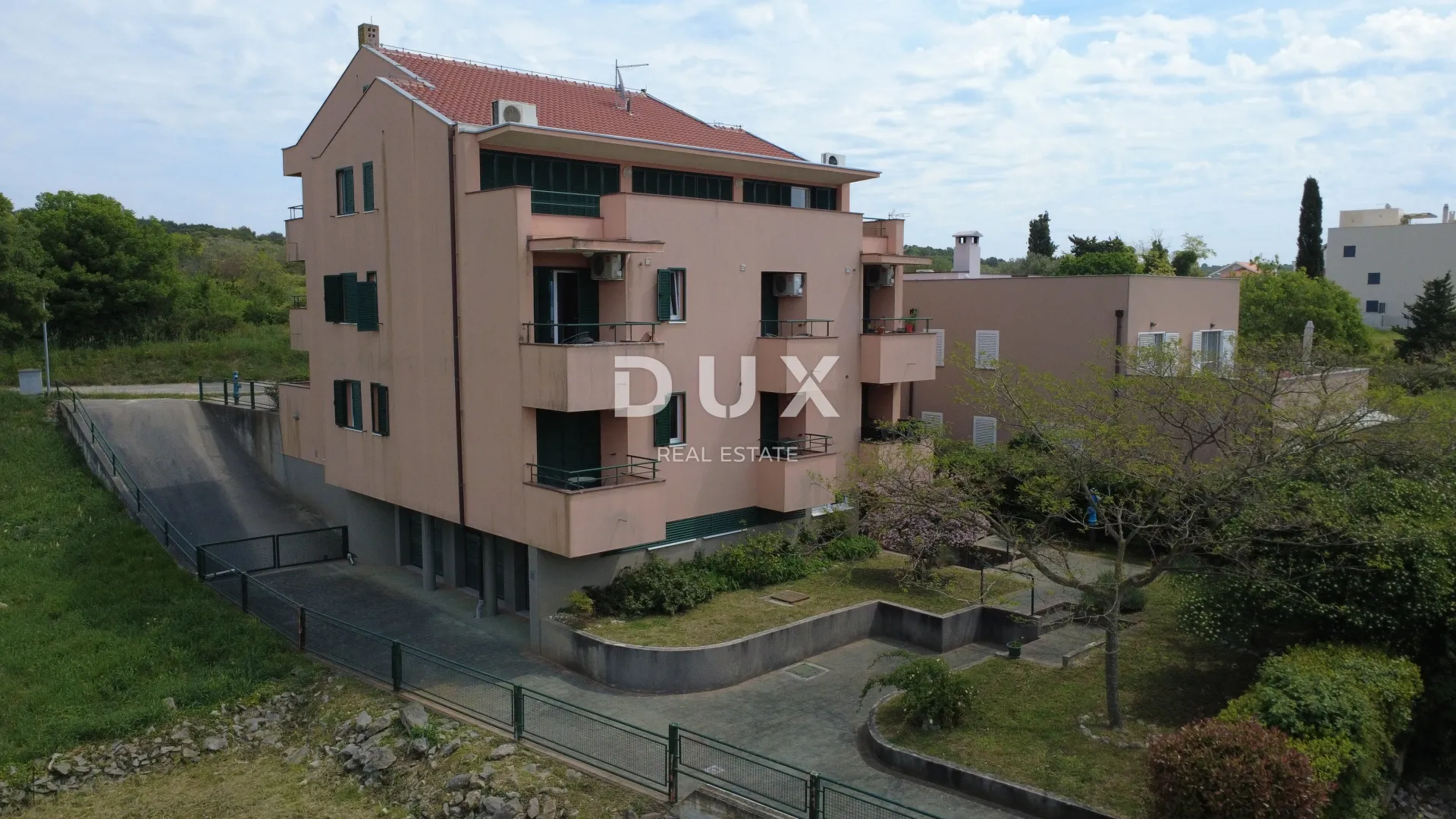 ZADAR, DIKLO – Apartmanska kuća s 10 jedinica i pogledom na more! - Diklo, Zadar