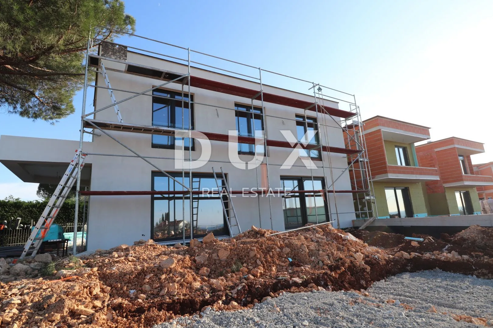 istra, poreč - luksuzna vila sa vrtom i pogledom na more - slika 53
