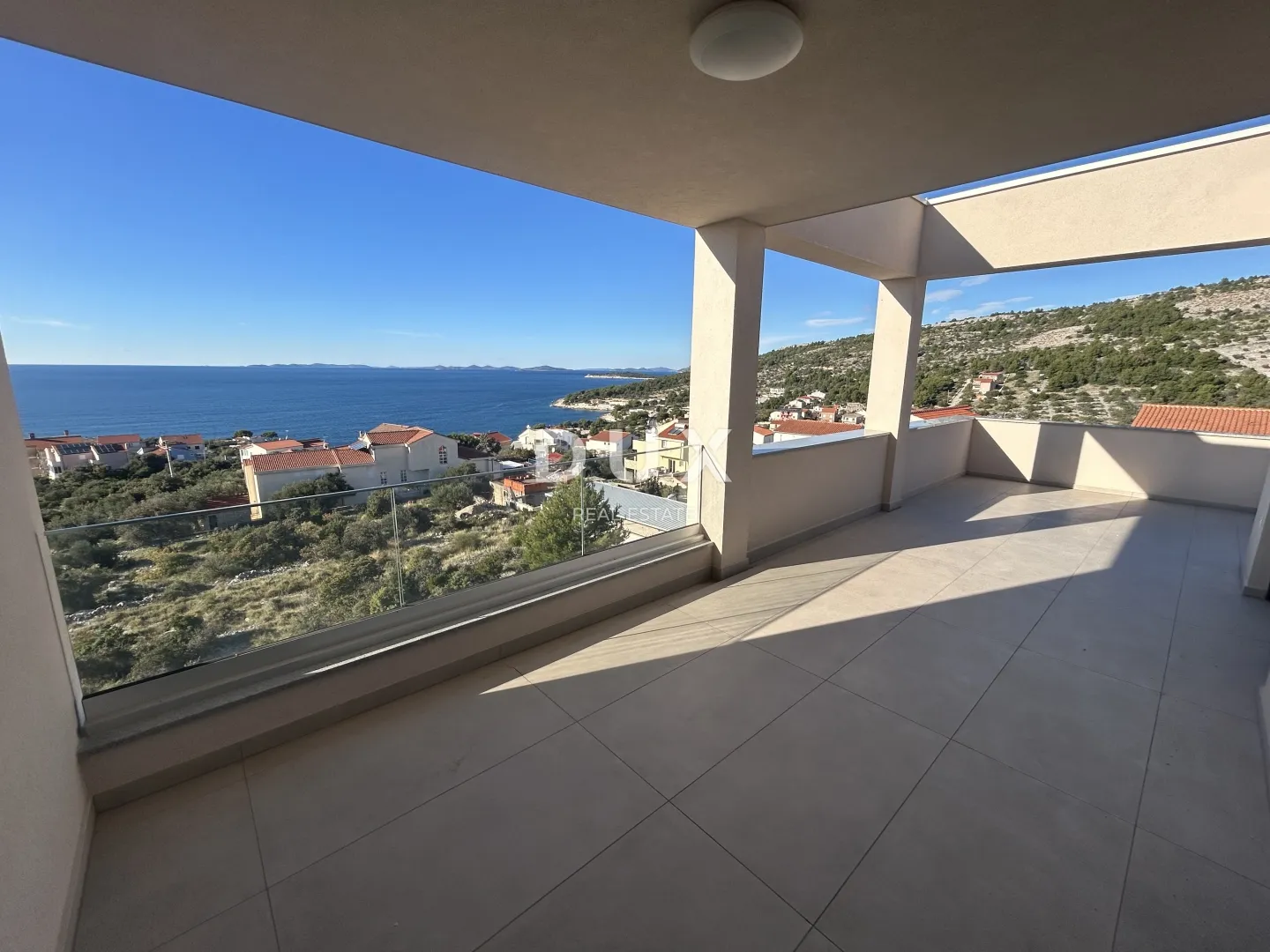 primošten, dolac – novogradnja! penthouse s prekrasnim pogledom na more! prilika! - slika 2