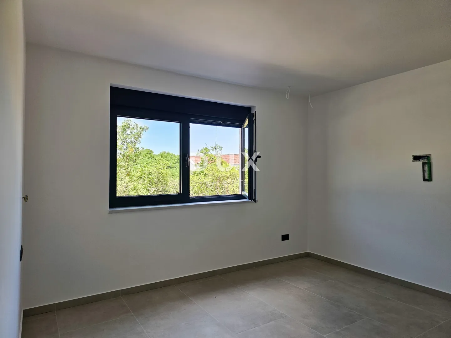 otok krk, vrbnik - luksuzni apartman s bazenom - slika 9