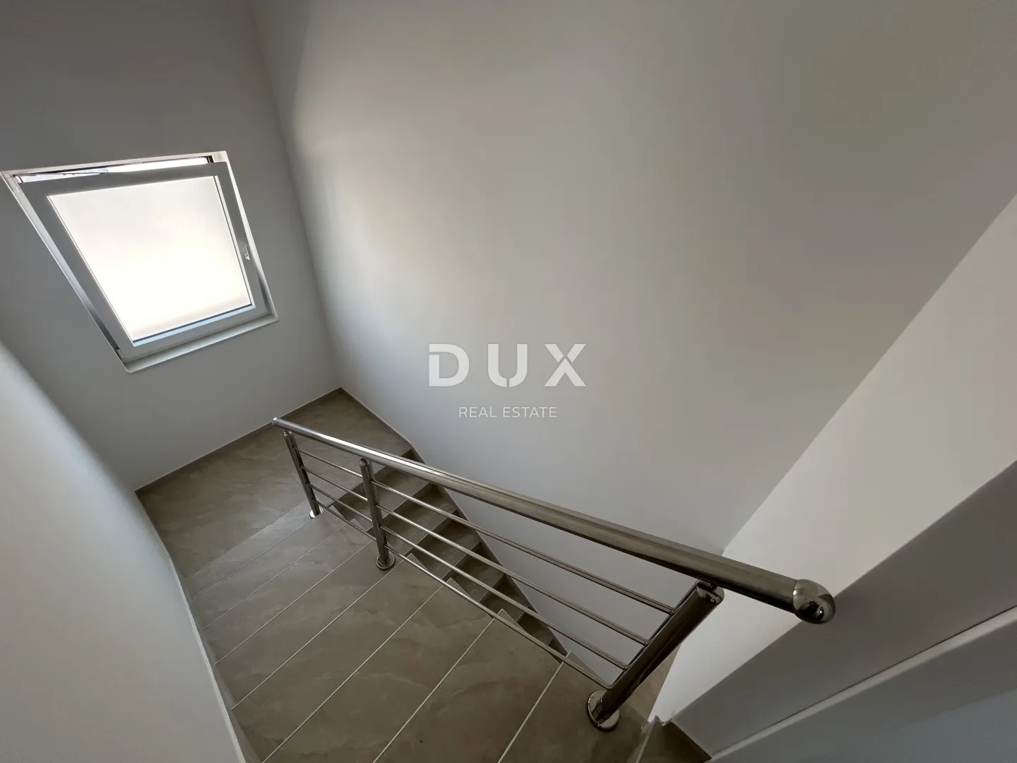 šibenik, vodice – duplex s bazenom i trajnim, otvorenim pogledom - slika 32