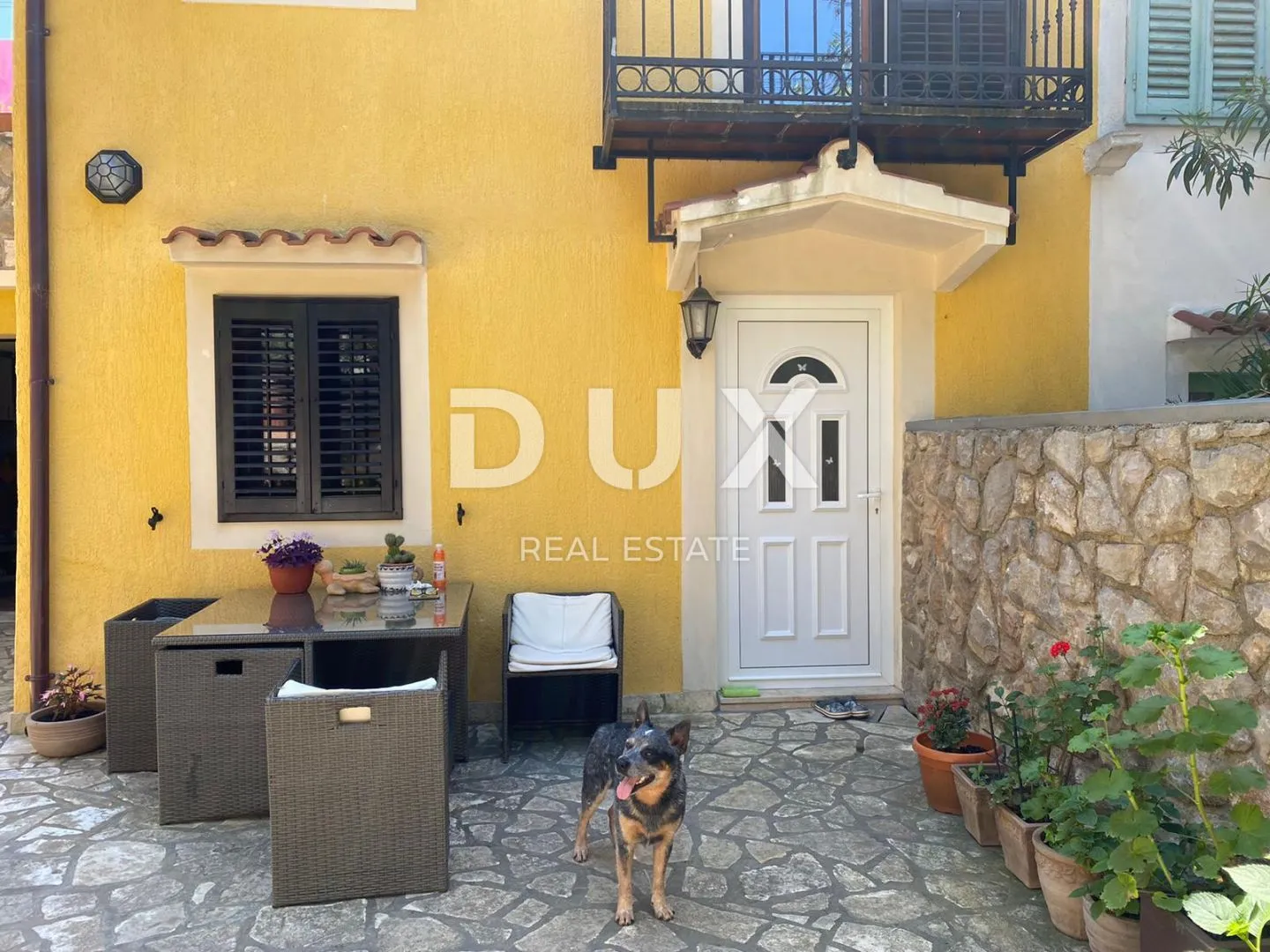 mali lošinj, kuća sa dva stana i uređenom okućnicom 170m2 - slika 4