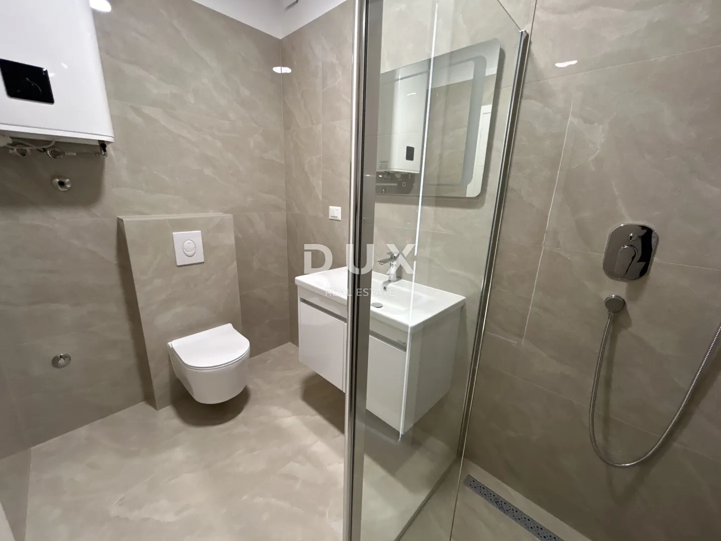šibenik, vodice – duplex s bazenom i trajnim, otvorenim pogledom - slika 27
