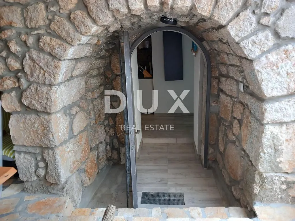 novi vinodolski, bribir - kuća s dva adaptirana stana - slika 8