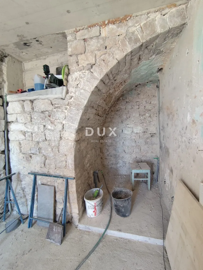 šibenik, riva - autentičan stan u kamenoj kući s pogledom na more - slika 14
