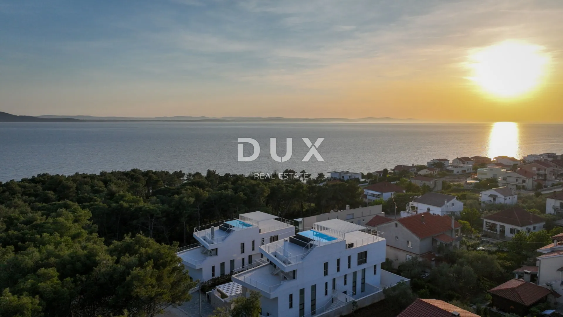 zadar, kožino, urbana vila sa 3 apartmana, 3 bazena, 9 parkinga - slika 10