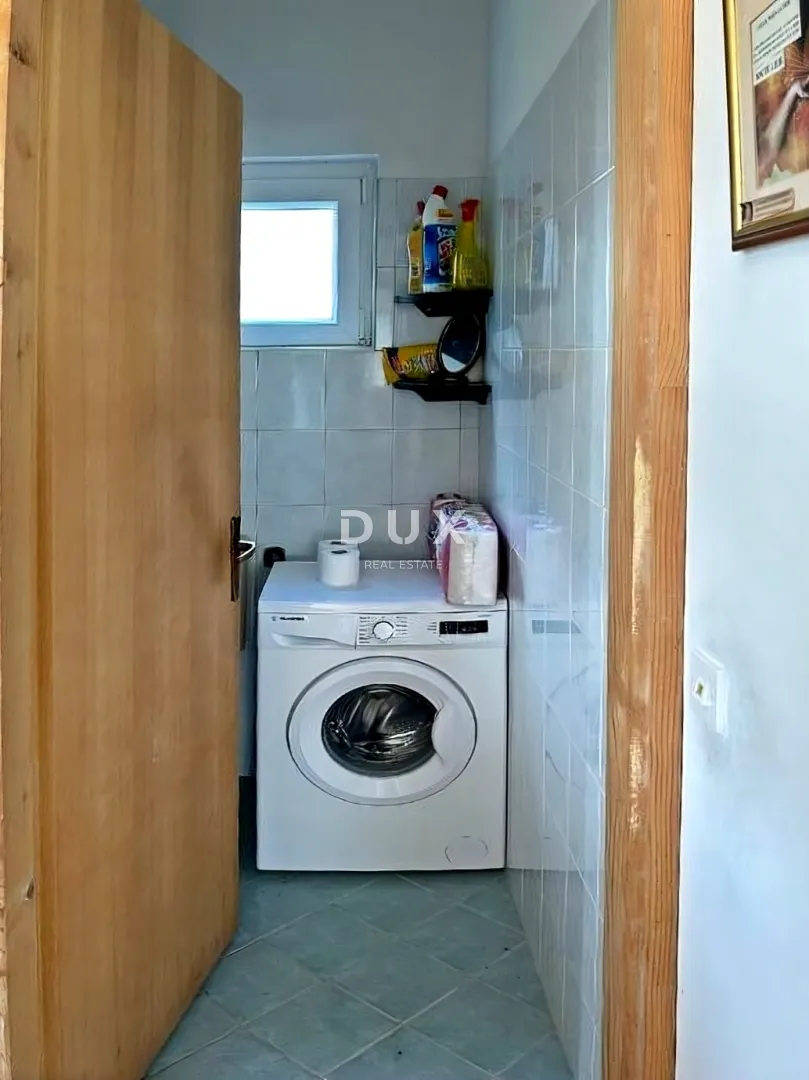 istra, labin - dvije kuće na rubu naselja - slika 9