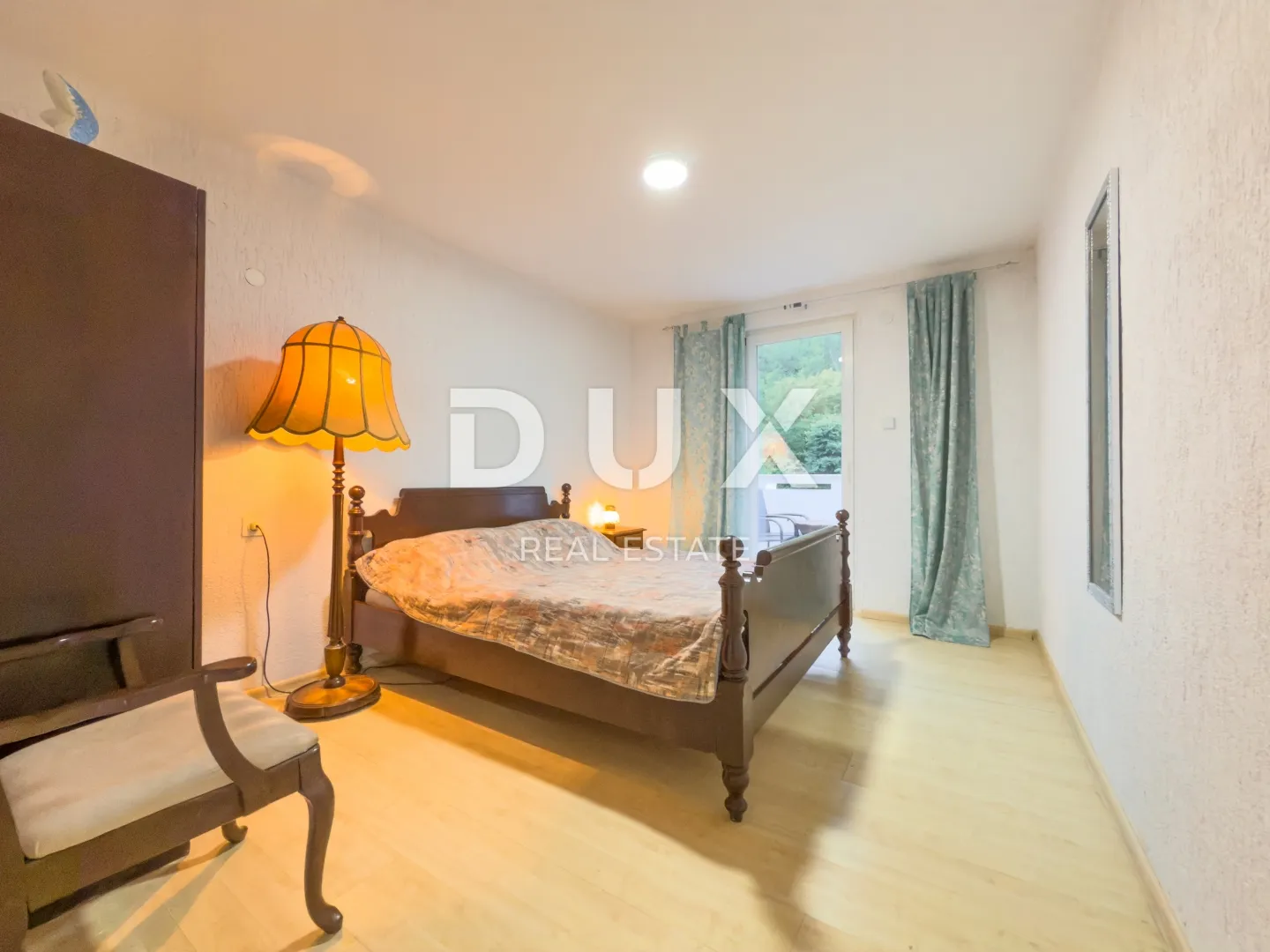 otok krk, baška - kuća s 5 apartmana i velikom okućnicom - slika 12